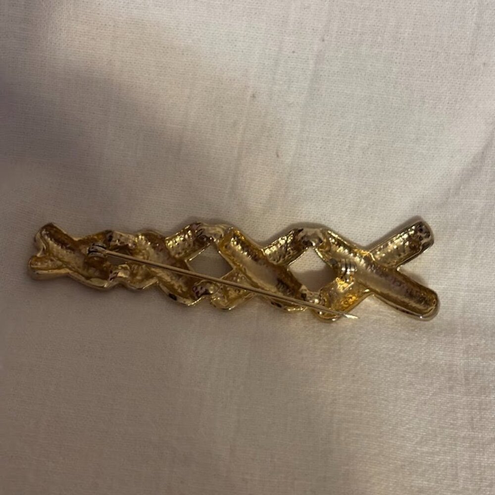 Beautiful and Unusual set of 4 Different Brooches for any occasion - Picture 9 of 16